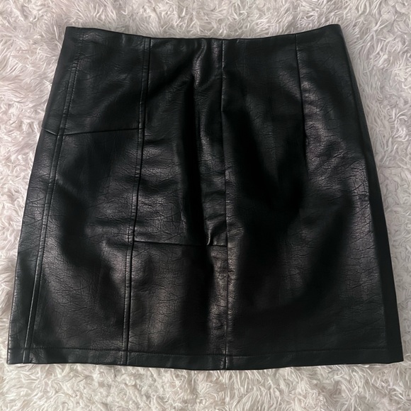 SHEIN Black Faux Leather Mini Skirt - Picture 6 of 11